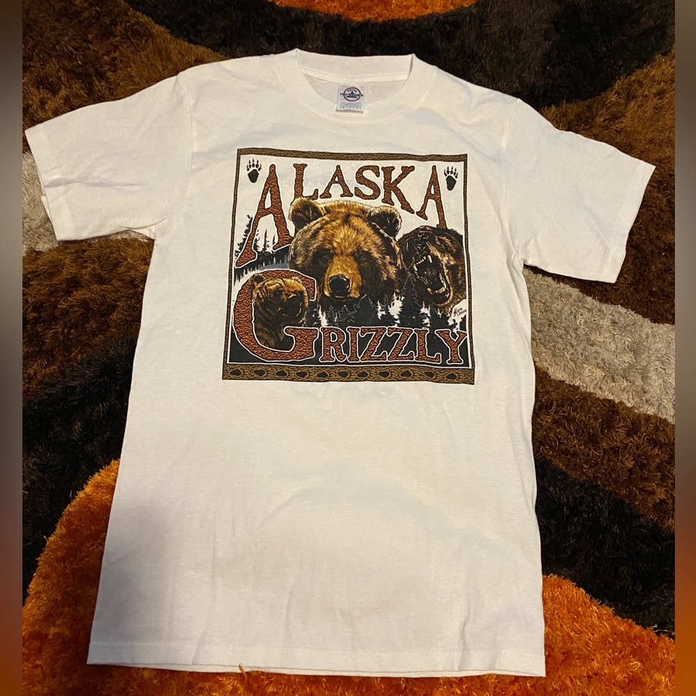 NWOT, Alaska Grizzly, Crew Neck, Tee